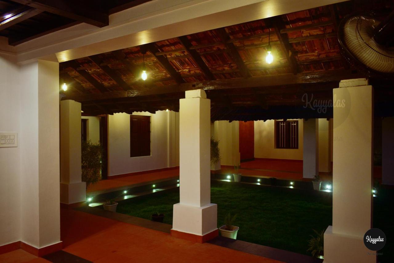 Kayyalas Courtyard Thrissur Luaran gambar