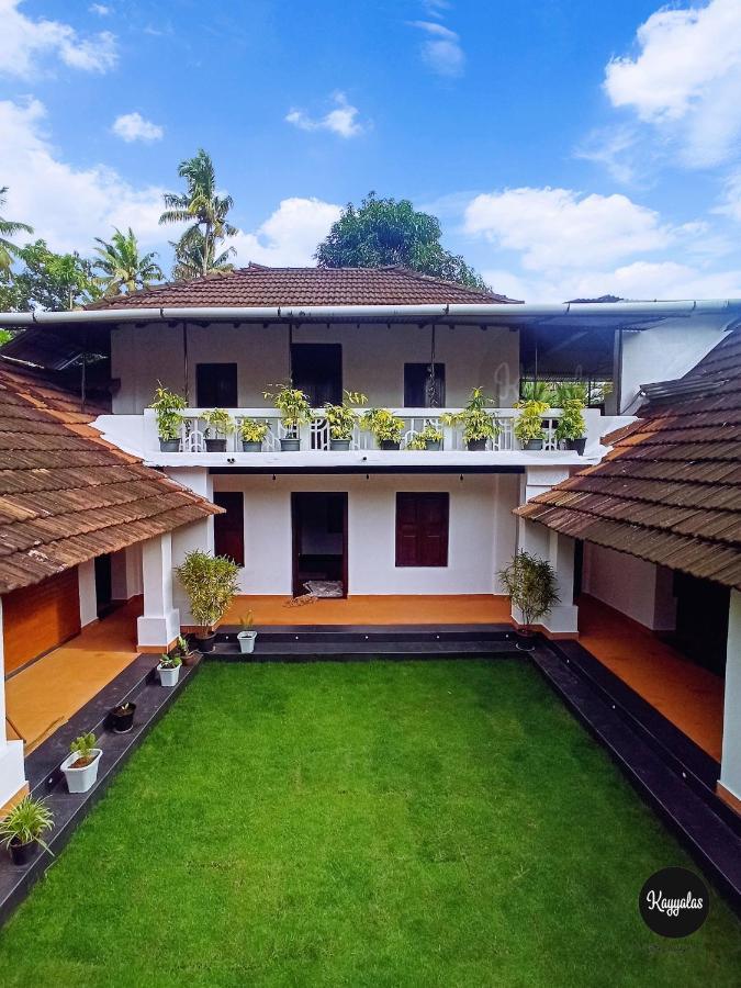 Kayyalas Courtyard Thrissur Luaran gambar