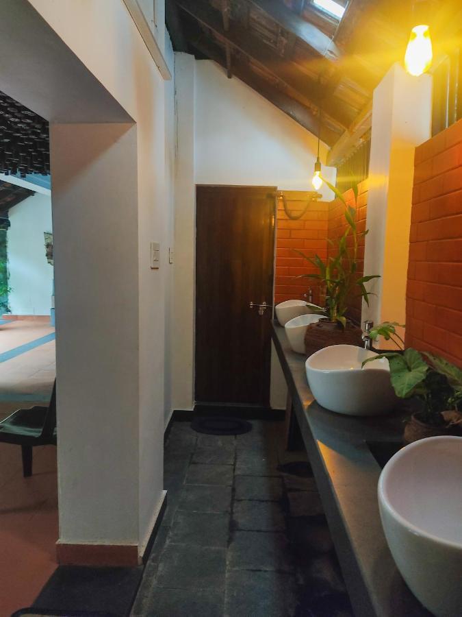 Kayyalas Courtyard Thrissur Luaran gambar