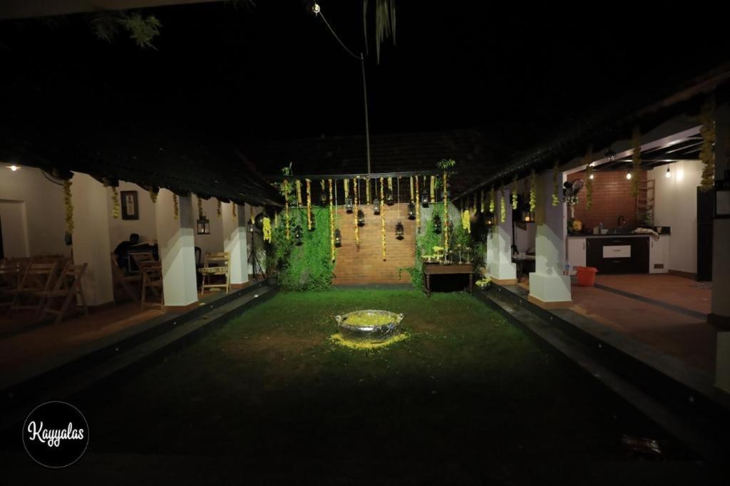 Kayyalas Courtyard Thrissur Luaran gambar