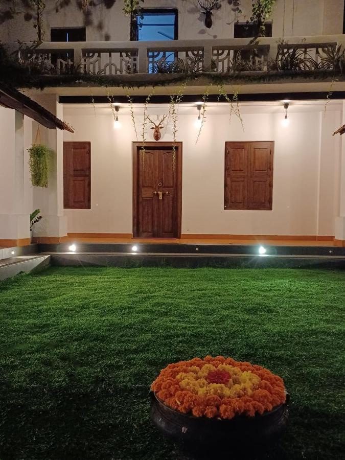 Kayyalas Courtyard Thrissur Luaran gambar