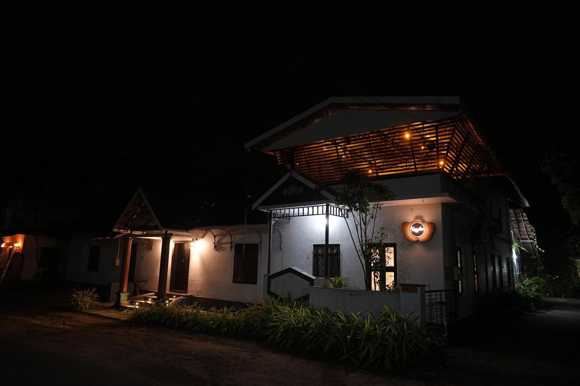 Kayyalas Courtyard Thrissur Luaran gambar