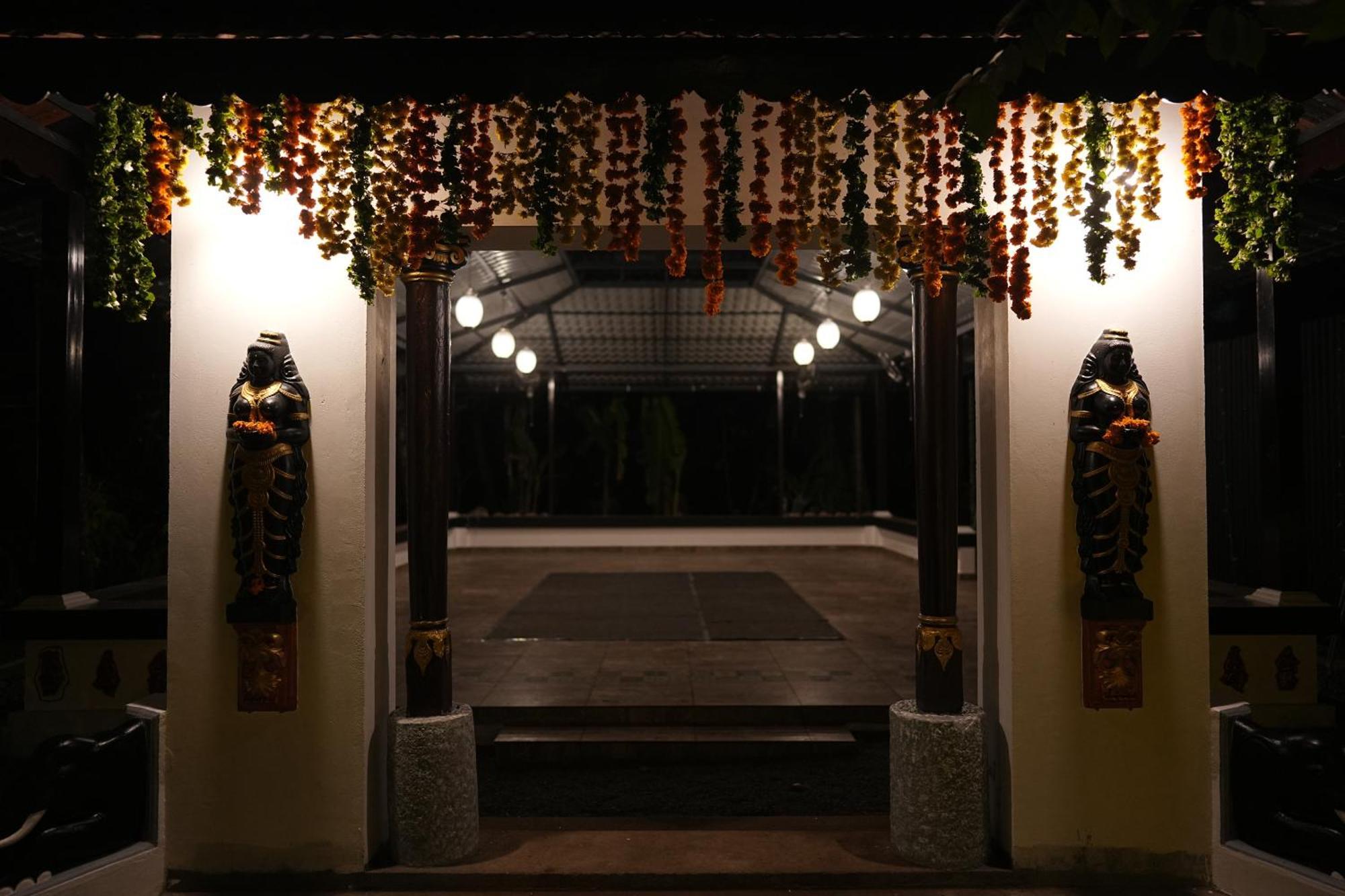 Kayyalas Courtyard Thrissur Luaran gambar