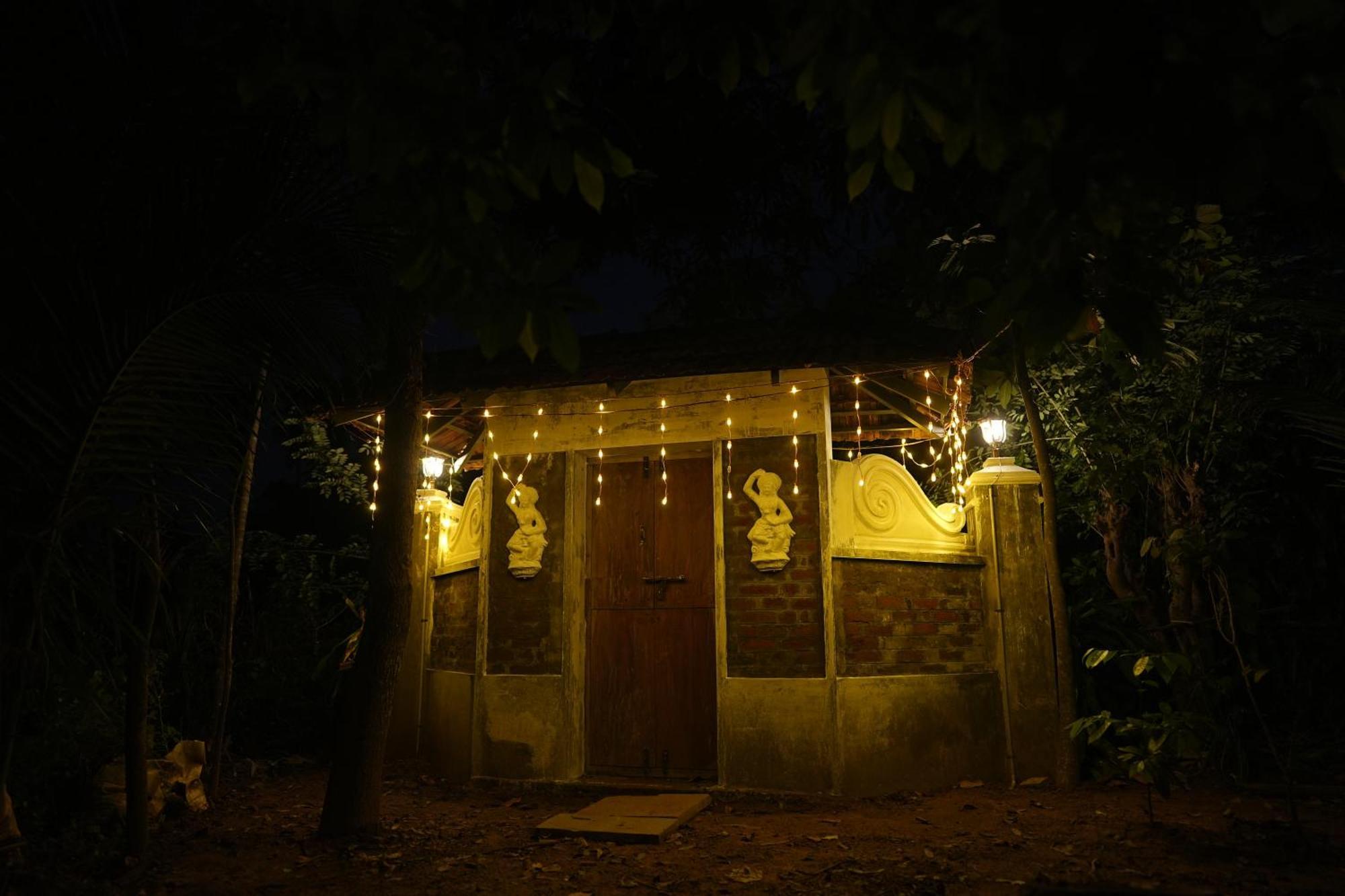 Kayyalas Courtyard Thrissur Luaran gambar